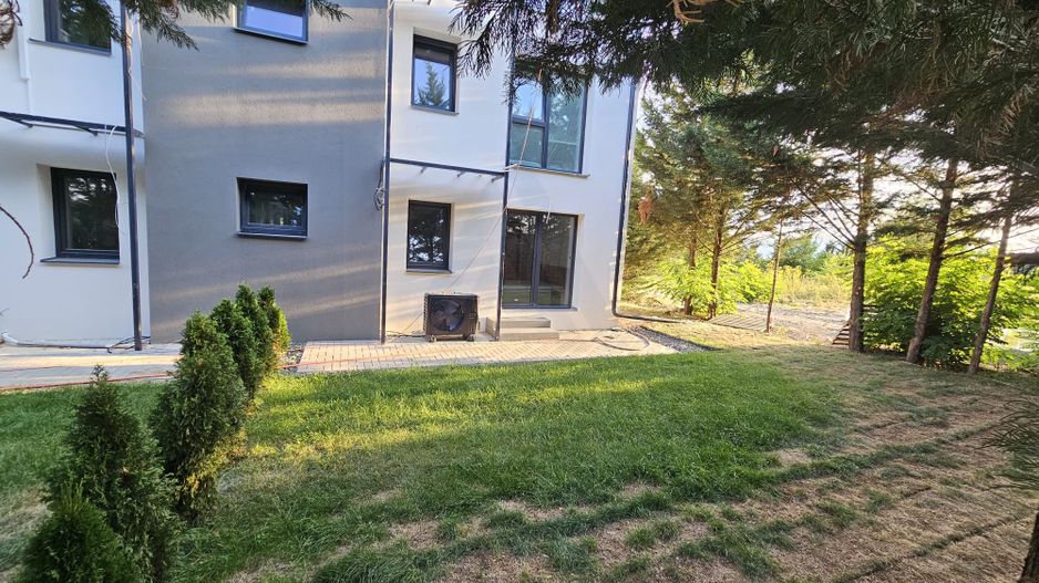 Apartament modern 3 camere 2 bai  terasa acoperita etaj 1 in Cristian - Poză 14