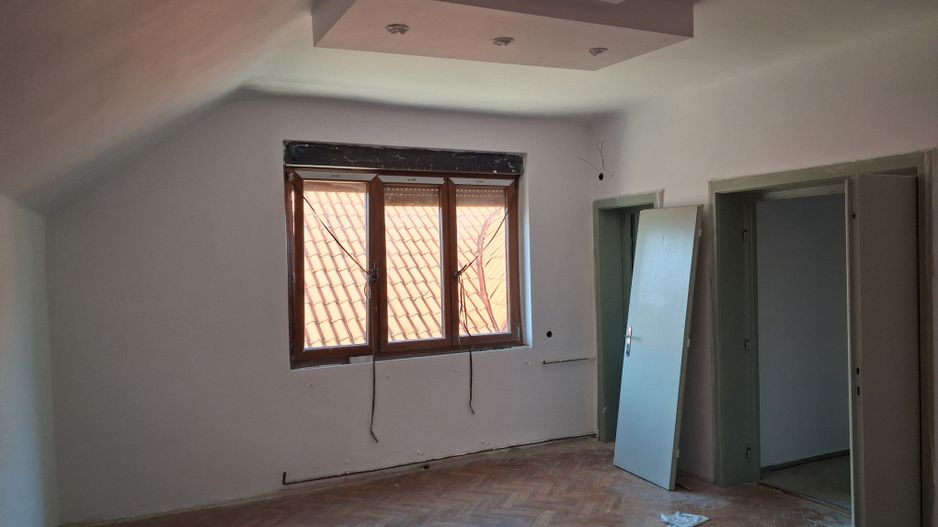 Casa RENOVATA partial 8 cam 6 ari 550mp garaj ANA IPATESCU. - Poză 19