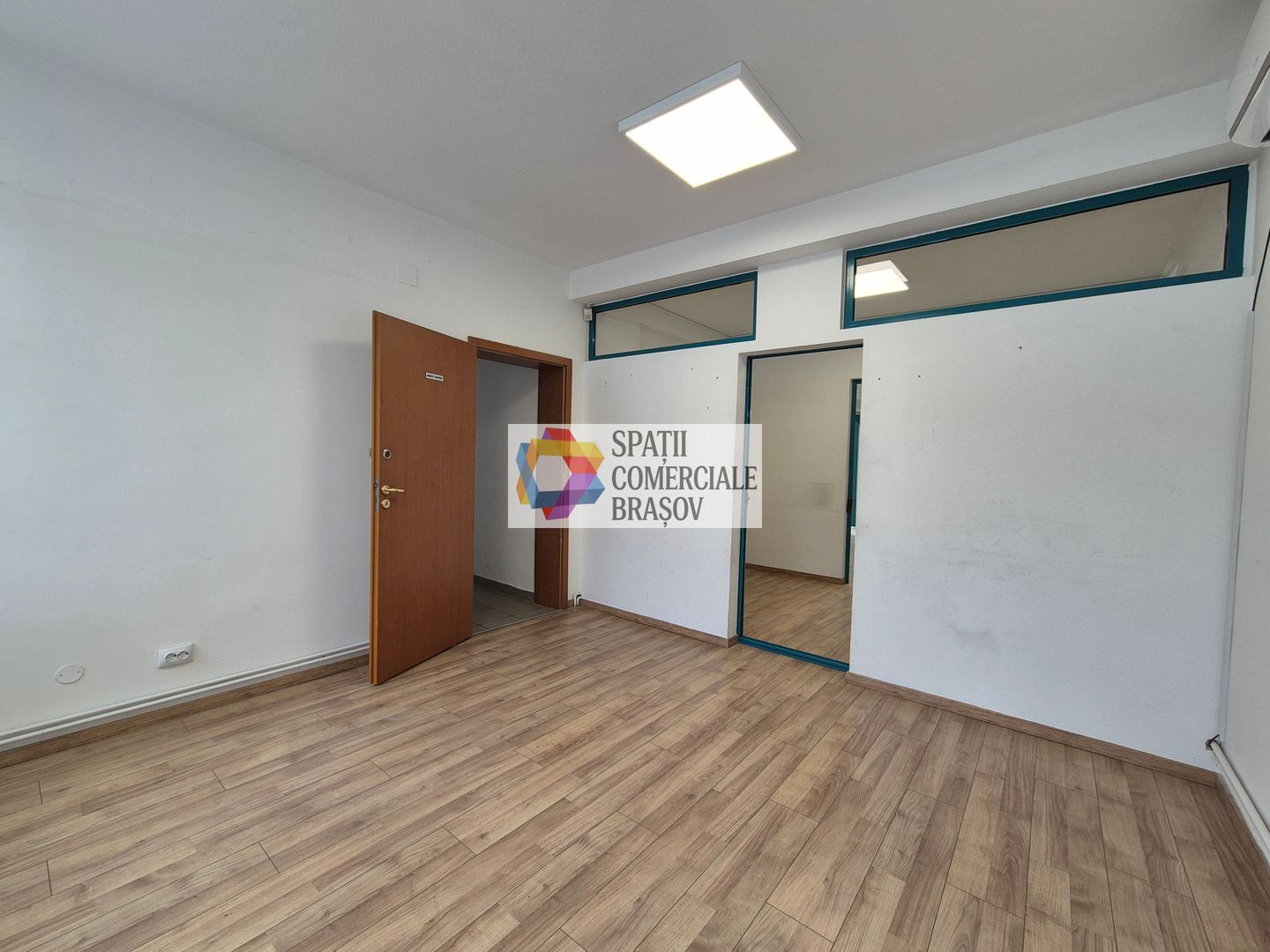 Shoroom cu depozitare Brașov 244 mp - Poză 8
