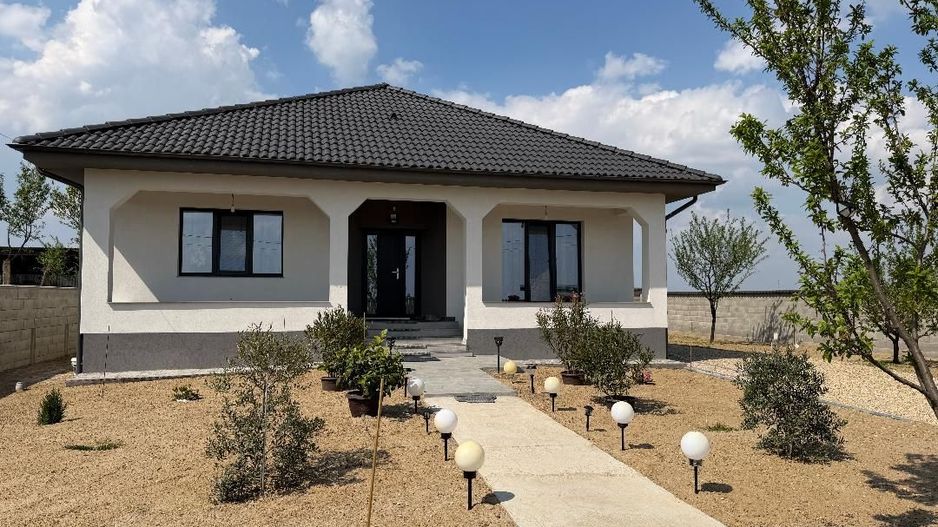 Casa noua in localitatea Carandeni - Poză 1