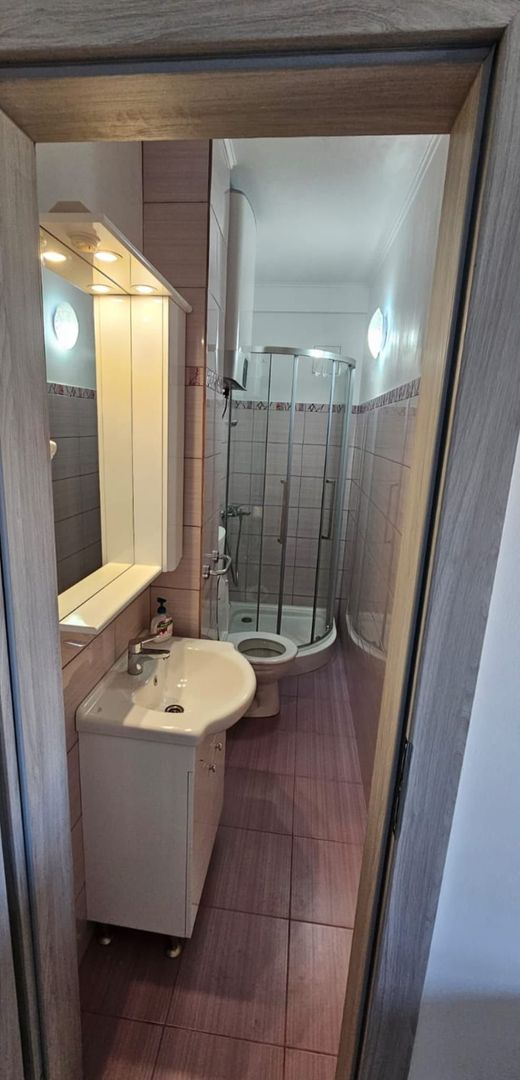 vand apartament 2 camere ,zona centrala - Poză 5