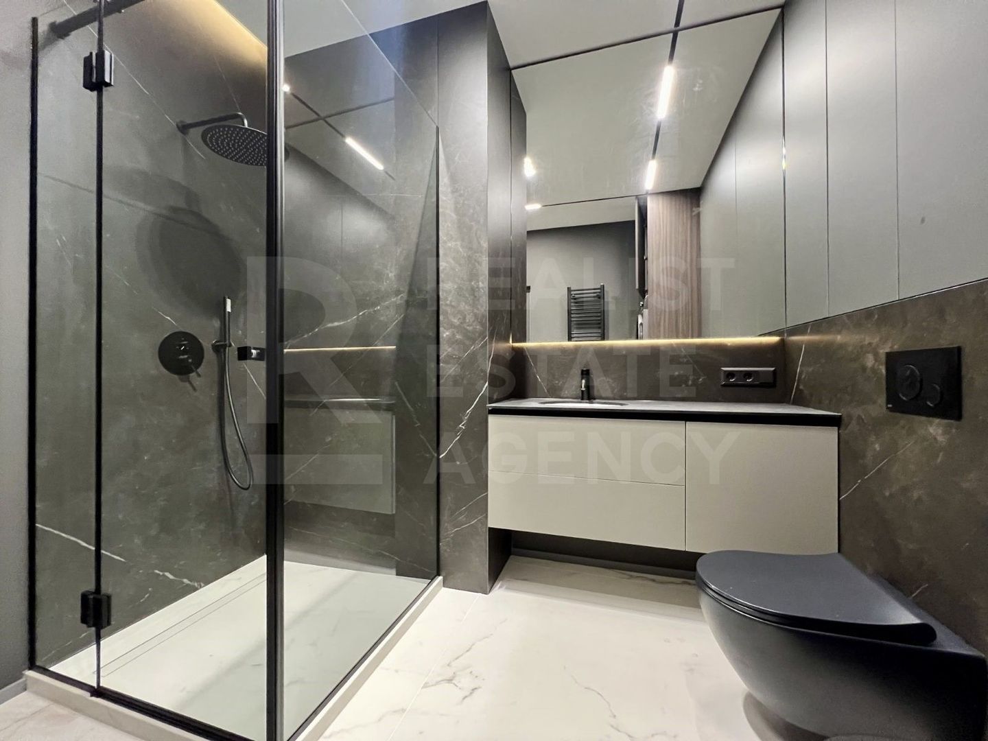 Vânzare, apartament, 2 dormitoare + living, strada Moara Roșie, Centru - Poză 3