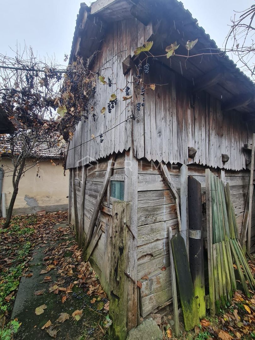 Casă cu teren de 1.000 m² – utilități complete, ideală pentru renovare - Poză 6