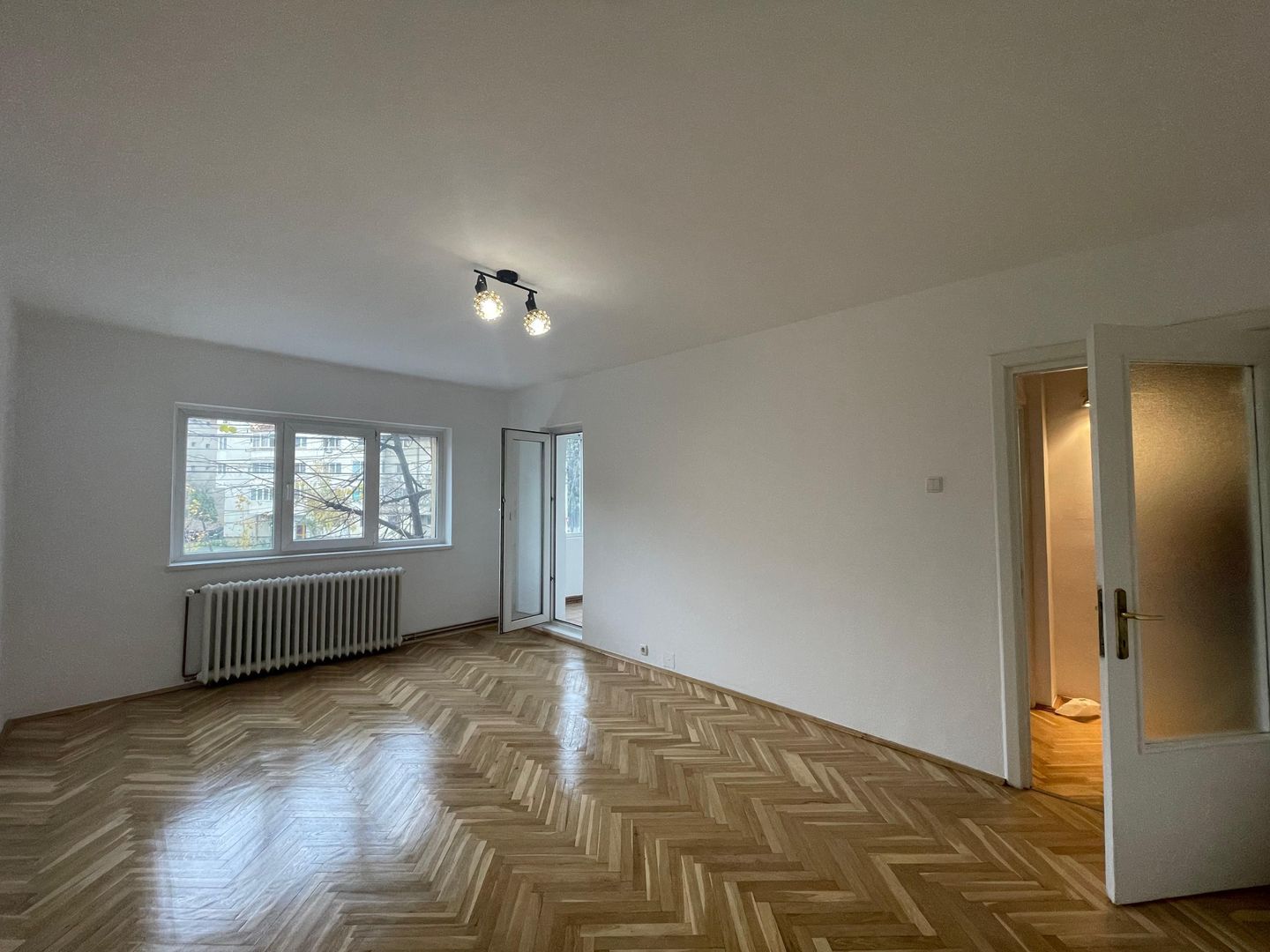 Apartament 3 camere - 2 bai - decomandat - Poză 1