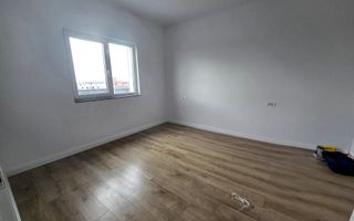 Duplex cu 5 camere despartit prin garaj in Giarmata - Poză 12