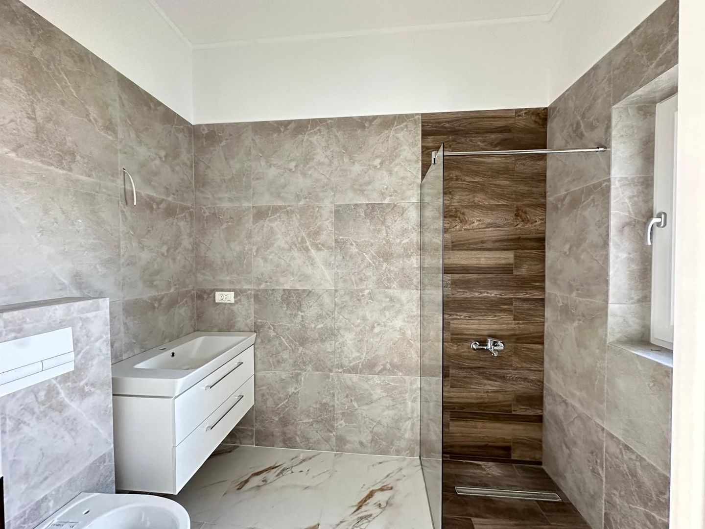 Bloc finalizat. Decomandat. Loc de parcare. - Poză 3