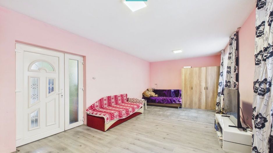 Casă P+E cu două apartamente, zona Drăgășani - Poză 2