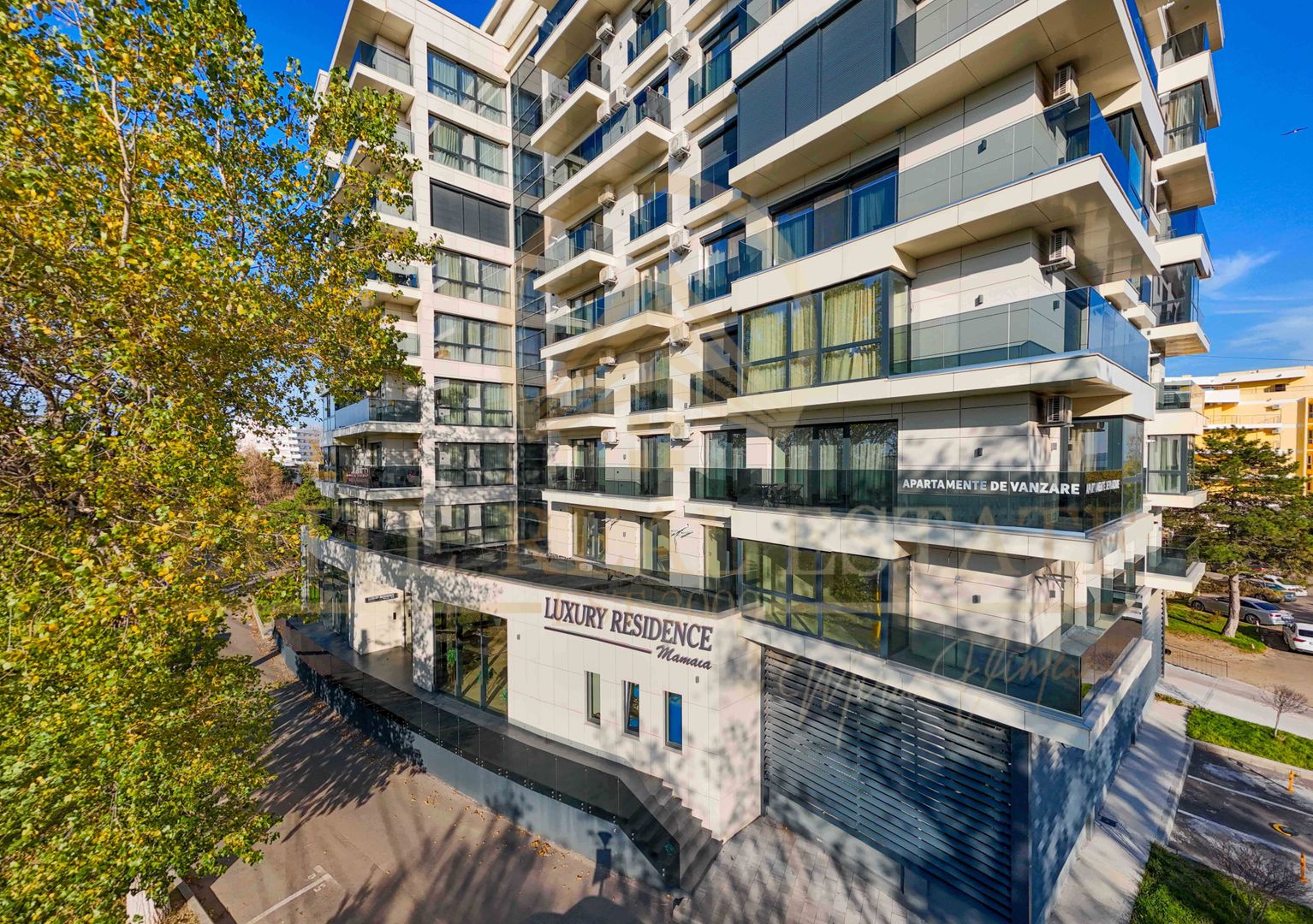 Apartament premium de vanzare în Mamaia – vedere la mare și lac - Poză 23