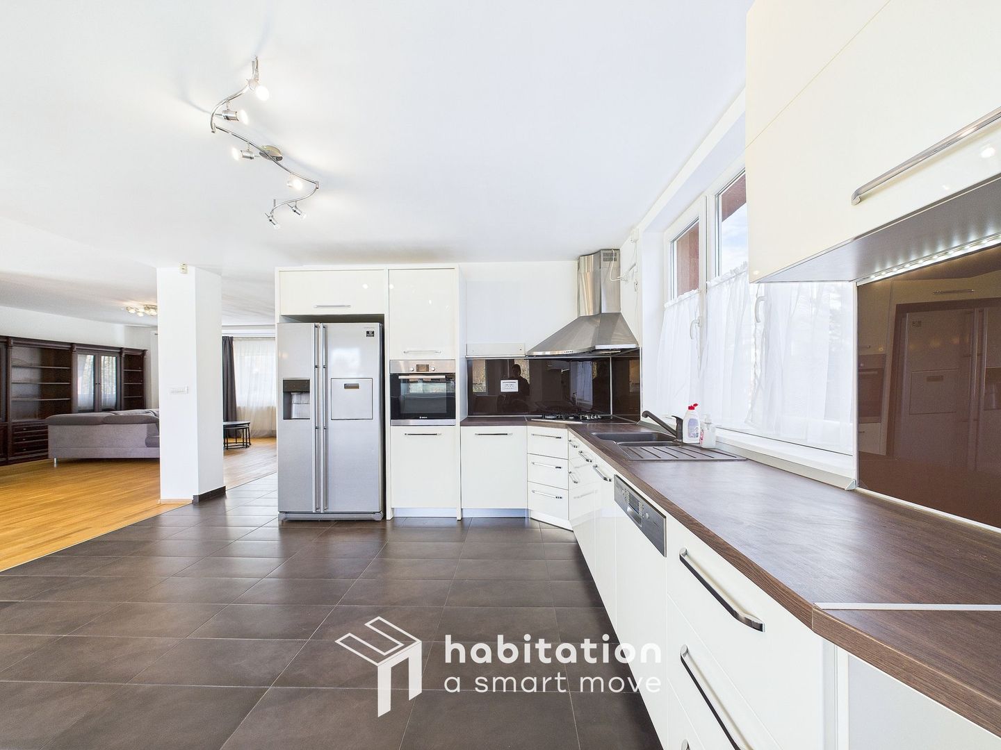 Casă individuală  în Dumbrăvița – liniște, spațiu și lumină naturală - Poză 9