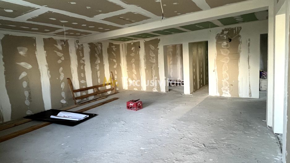 Casa la gri, 7 camere, 2 bai - Poză 4