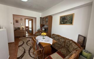 Apartament spațios de vânzare – Zona Școala 16 - Poză 4