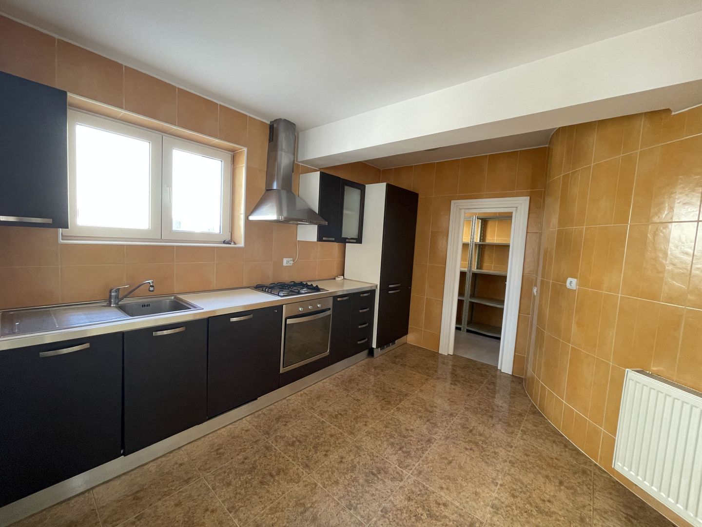 Vilă Individuală Spațioasă în Zona Iancu Nicolae - Poză 5