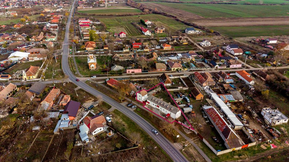 Clădire potrivită pentru proiecte educaționale sau de îngrijire - Poză 3