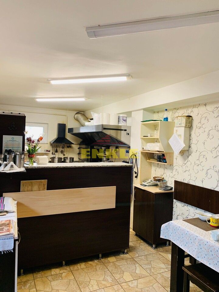 De vanzare Spatiu Comercial cu preluare afacere + Apartament 3 camere. 130.000 Euro Negociabil - Poză 12