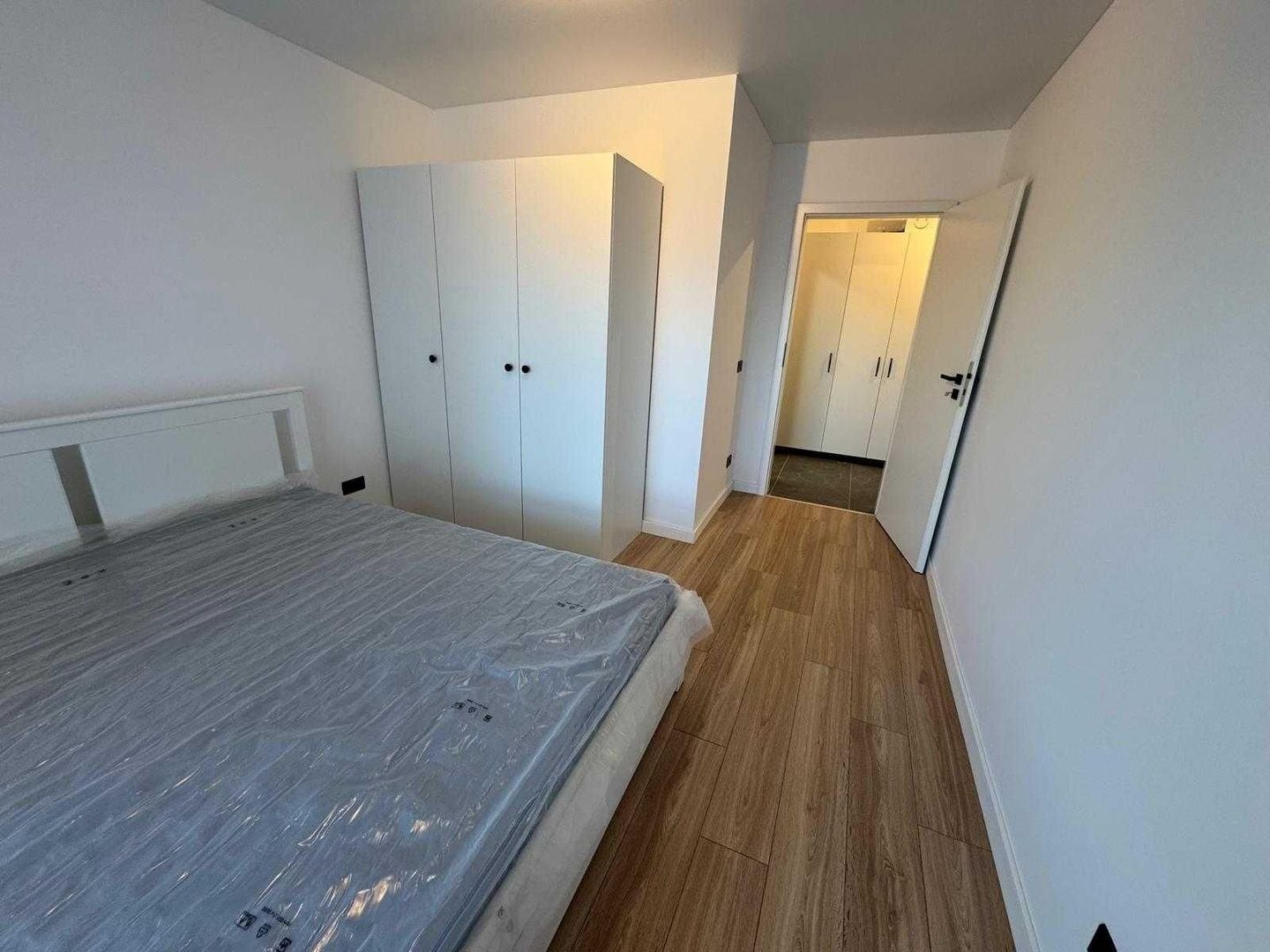 AP. 2 CAMERE SUN ROYAL VIEW, INCALZIRE PARDOSEALA, NOU, METROU 10 MIN - Poză 2