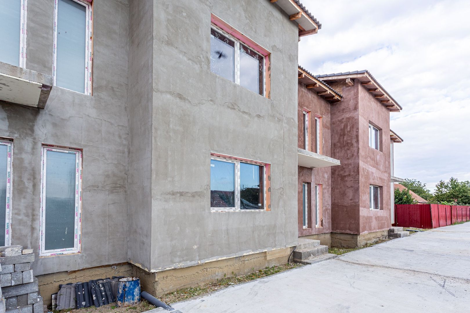 Casă nouă înșiruită, cu 5 camere, la gri, în Livada - Poză 2