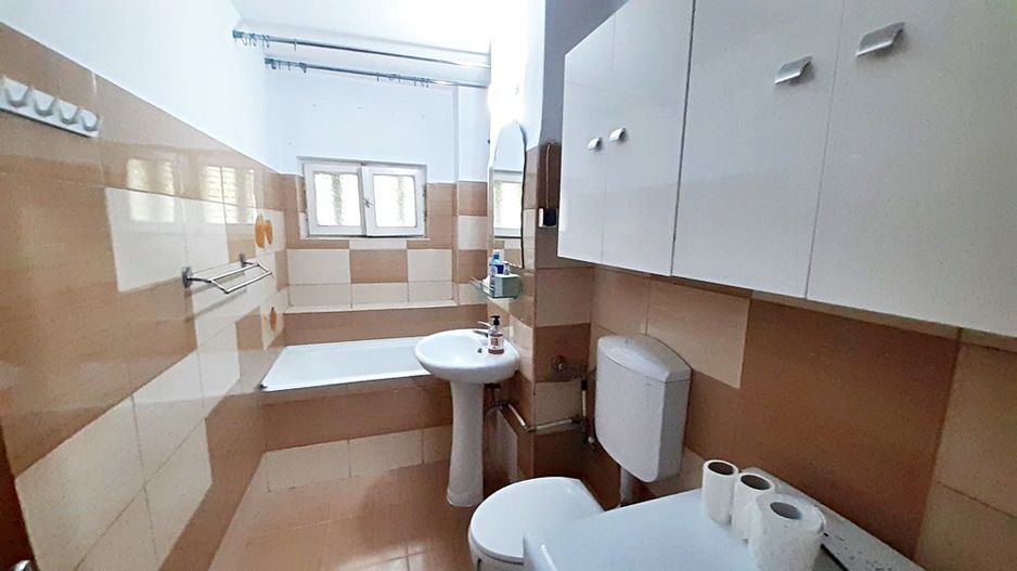 B-dul Victoriei apartament cu 3 camere,  zona foarte linistita, 90000 euro - Poză 16