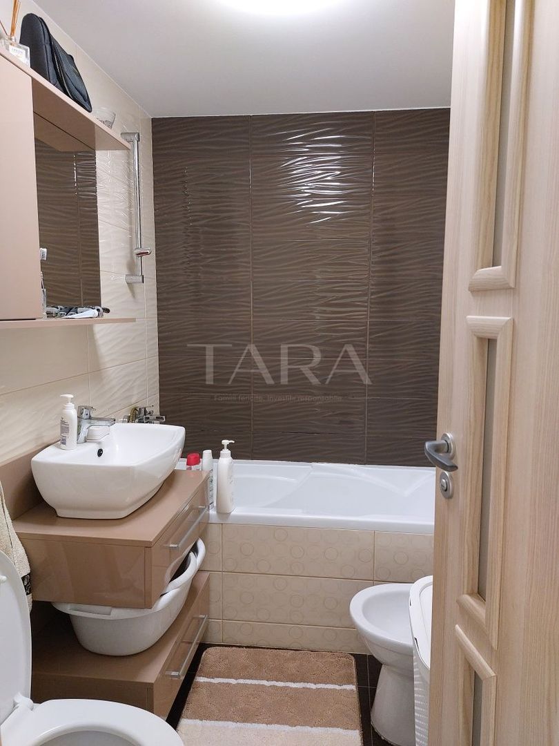 Apartament 4 camere, 78 mp, 2 băi, 2 balcoane,  zona Plopilor. - Poză 7