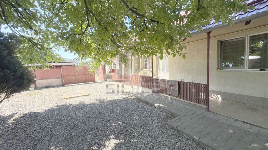 Casa cu curte comuna la 5 minute de Vivo! - Poză 2