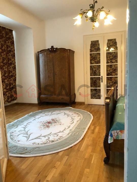 Apartament în vilă, zonă centrală, parcare - Poză 11