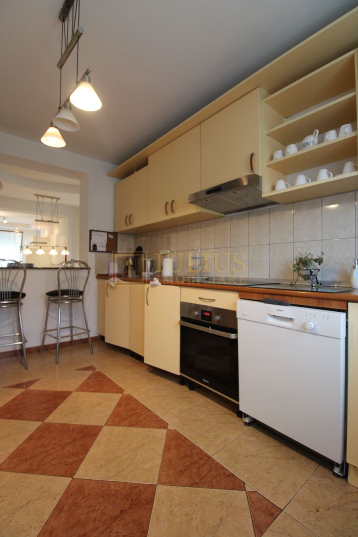 Casa in Blascovici, 5 camere + 3 bai, centrala proprie - Poză 5