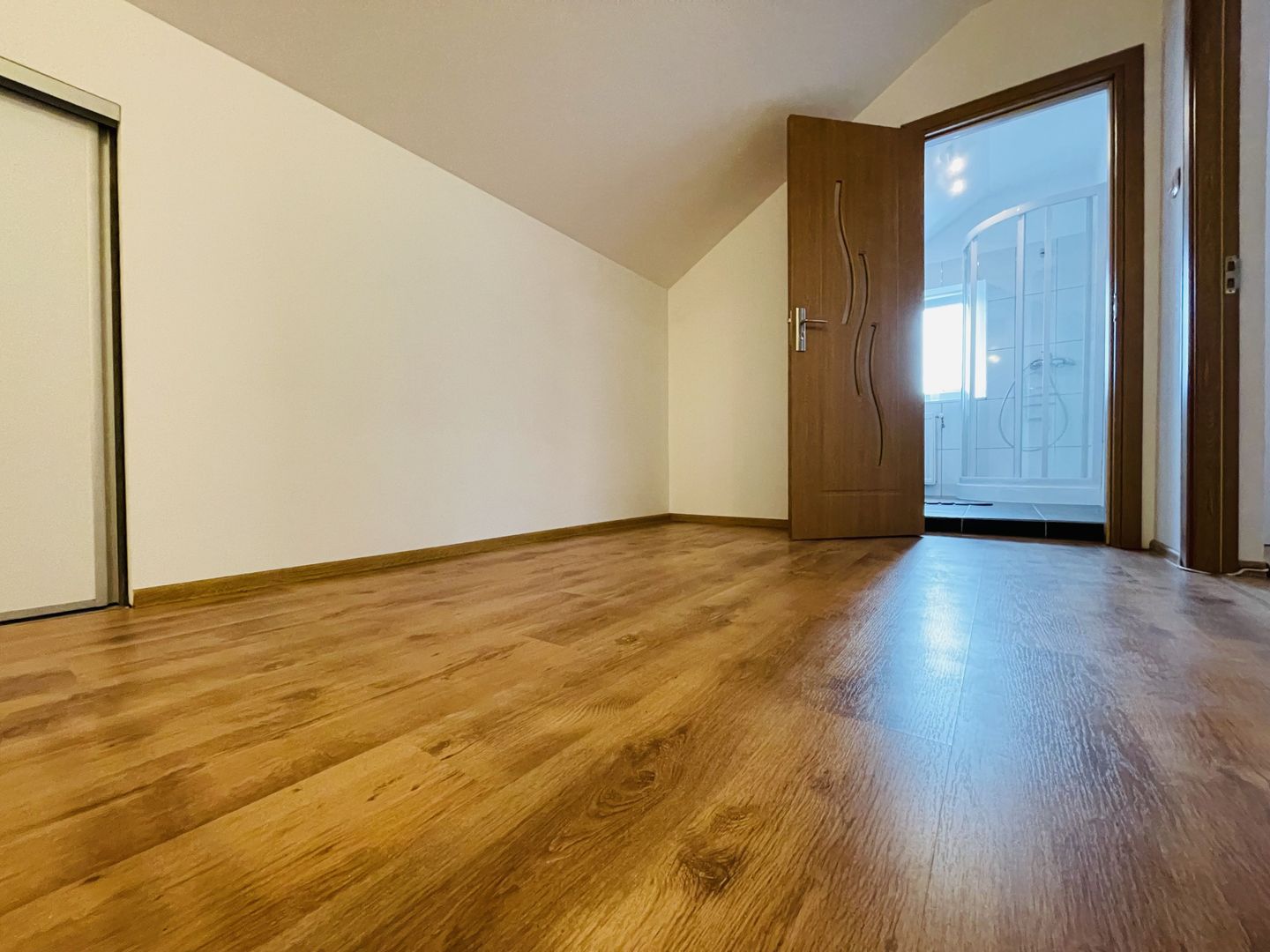 Casa din Dumbravita, 4 camere, 110 mp - Confort si liniste - Poză 34