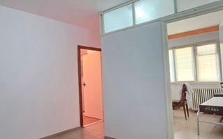 Apartament cu 3 camere, fost cabinet medical, parter, zona CUZA VODĂ; - Poză 1