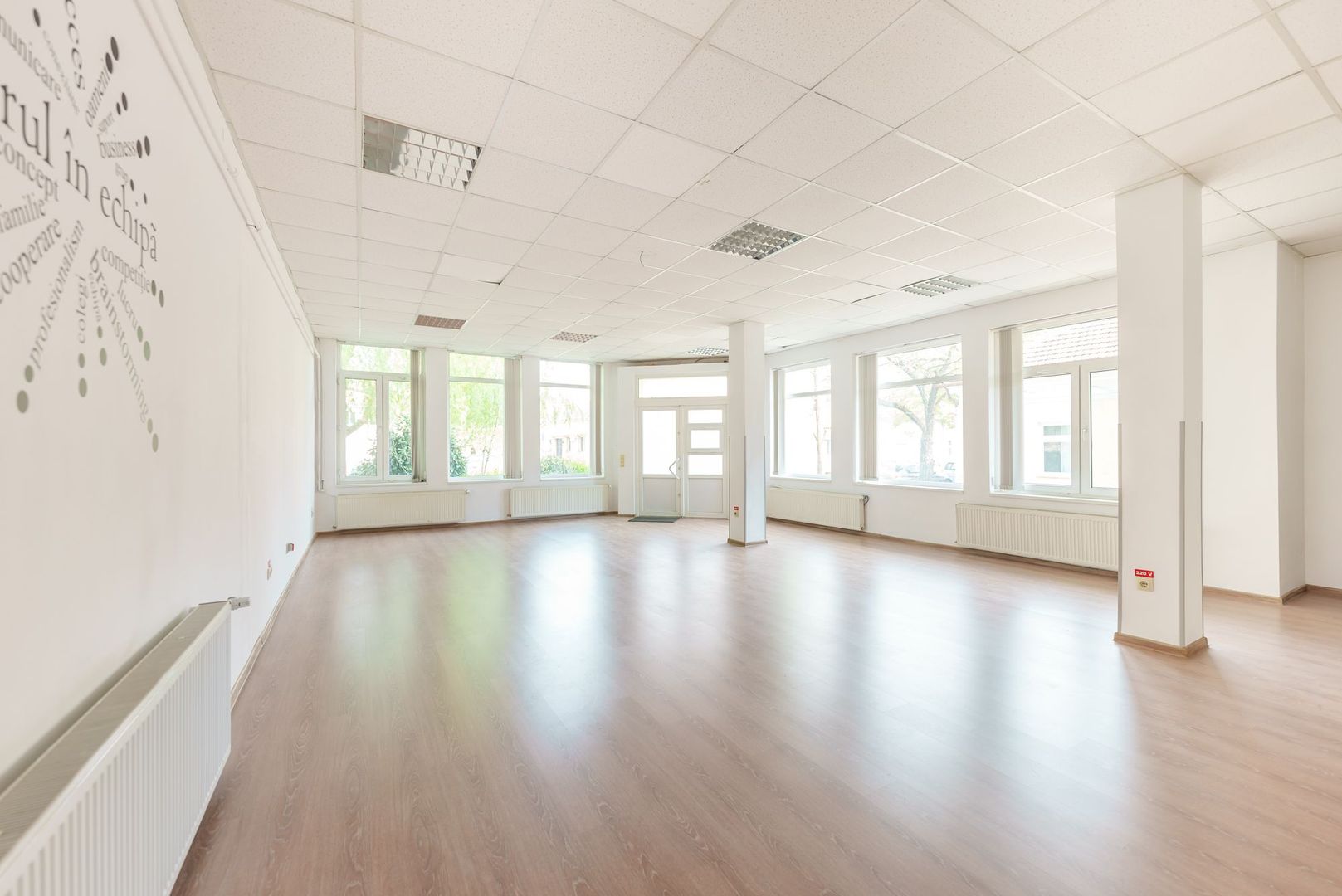 Spațiu comercial ultracentral pe 2 niveluri - Poză 1