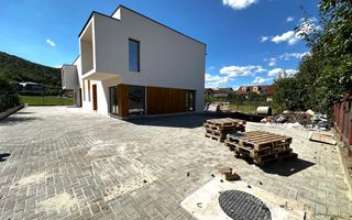 Duplex | Zona str Florilor-Floresti | 2 Locuri de parcare - Poză 1