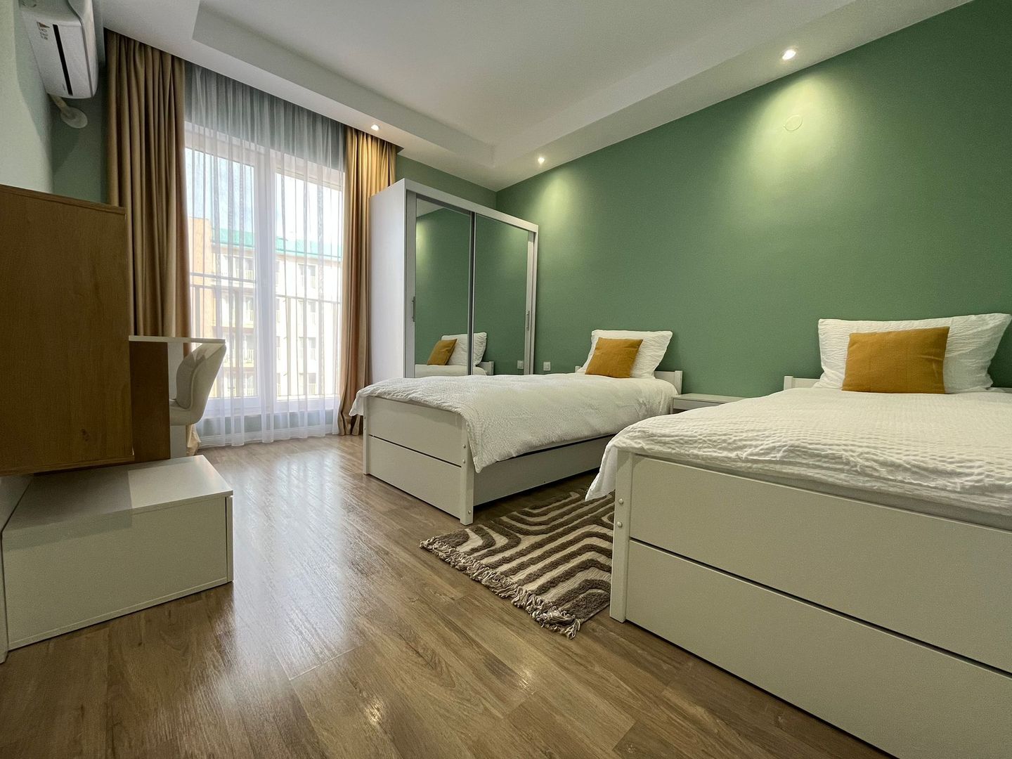 COSMOPOLIS - Apartament cu 4 camere, mobilat si utilat. - Poză 5