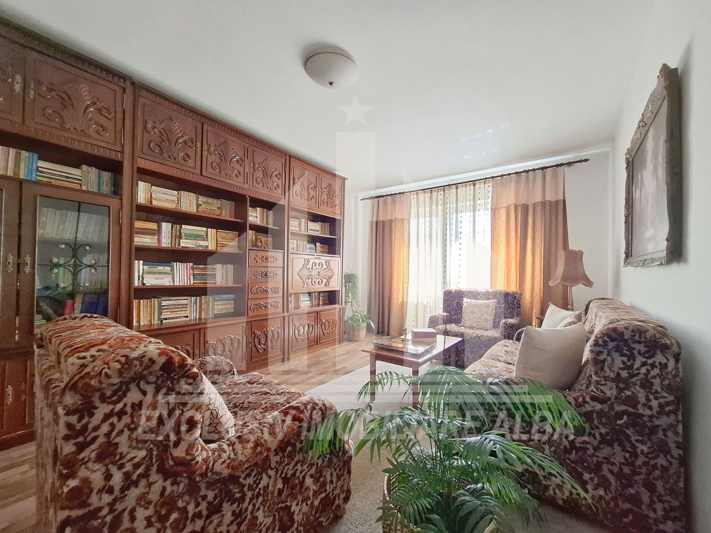 Apartament cu 3 camere de vanzare, Cetate - Poză 1