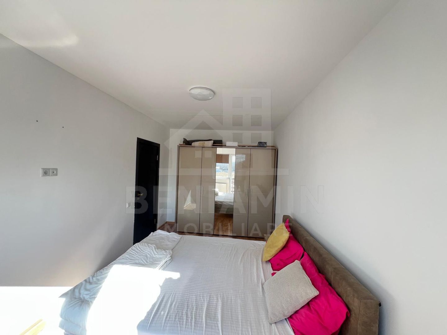 2 camere - 63mp - mobilat - utilat - bloc nou - parcare - Subcetate - Poză 5