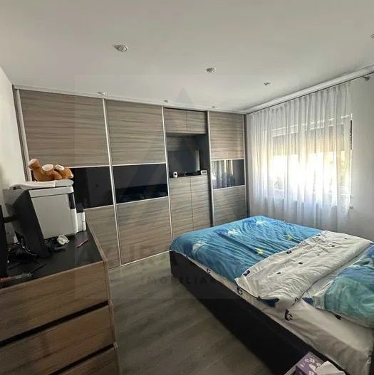 Apartament 3 camere 83 mp utili curte si 2 locuri parcare in Selimbar - Poză 4