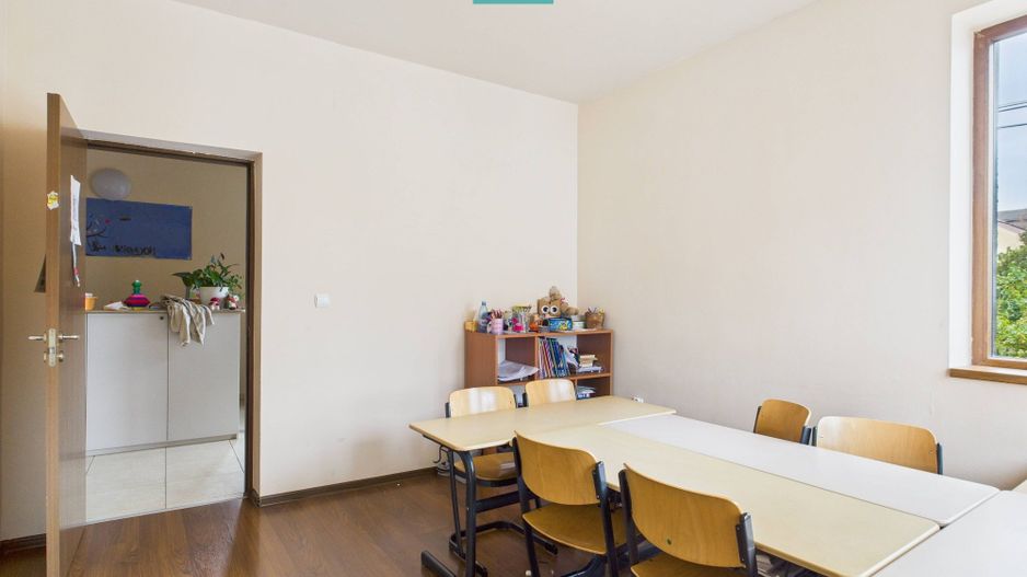 Casă  spațioasă cu 5 camere, Aradului - Poză 2