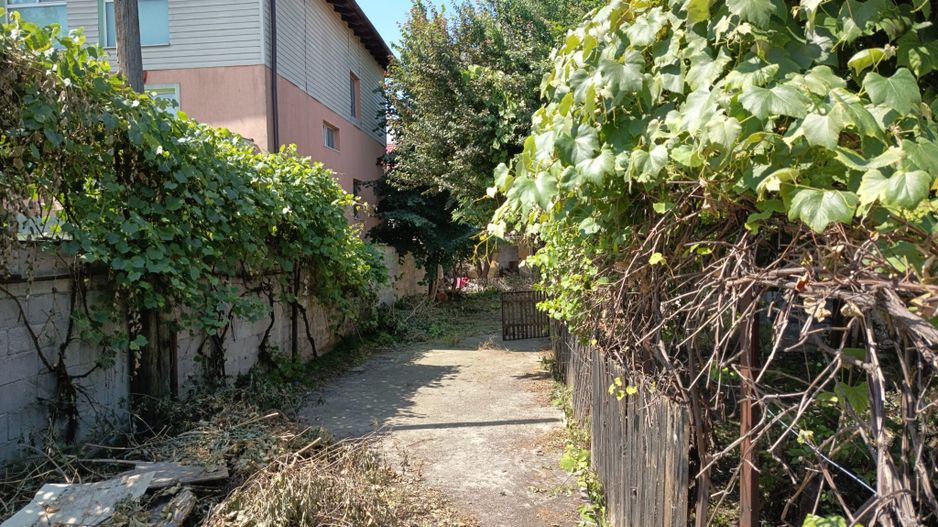 Casa demolabila+Teren generos 546 mp in Bartolomeu,ideal pentru investitie - Poză 2