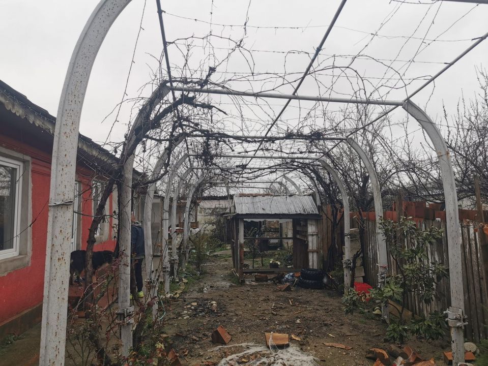 Casa de vanzare - comuna Pielesti - Poză 2
