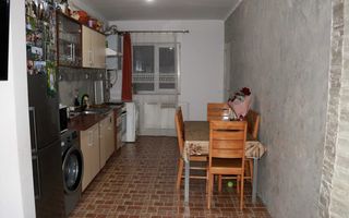 Locație liniștită și parcare proprie – apartament 3 camere Florești. - Poză 2
