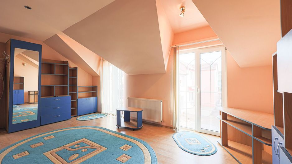 Vilă cu 6 camere în zona rezidențială - Poltura - Poză 12