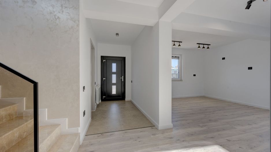 CASA TIPLA, Racordata la toate Utilitățile ! Domnești ! - Poză 5