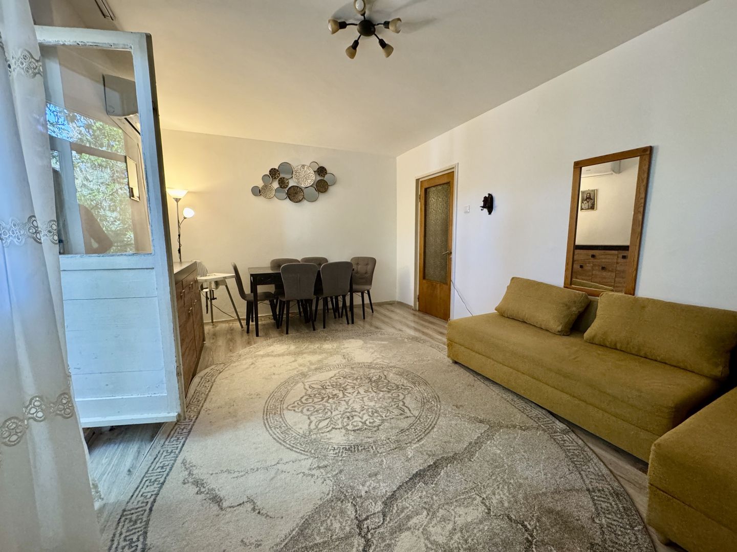 APARTAMENT 4 CAMERE | DECOMANDAT | DOMENII - Poză 2