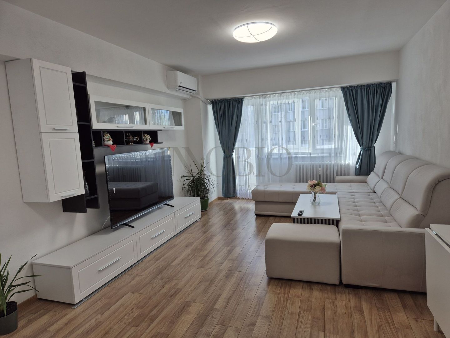 Închiriere 3 camere, Piata Victoriei, nou renovat - Poză 1