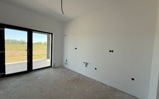 De vanzare Casa cu 3 Dormitoare/Semifinisata Teren 6.5Ari - Poză 5