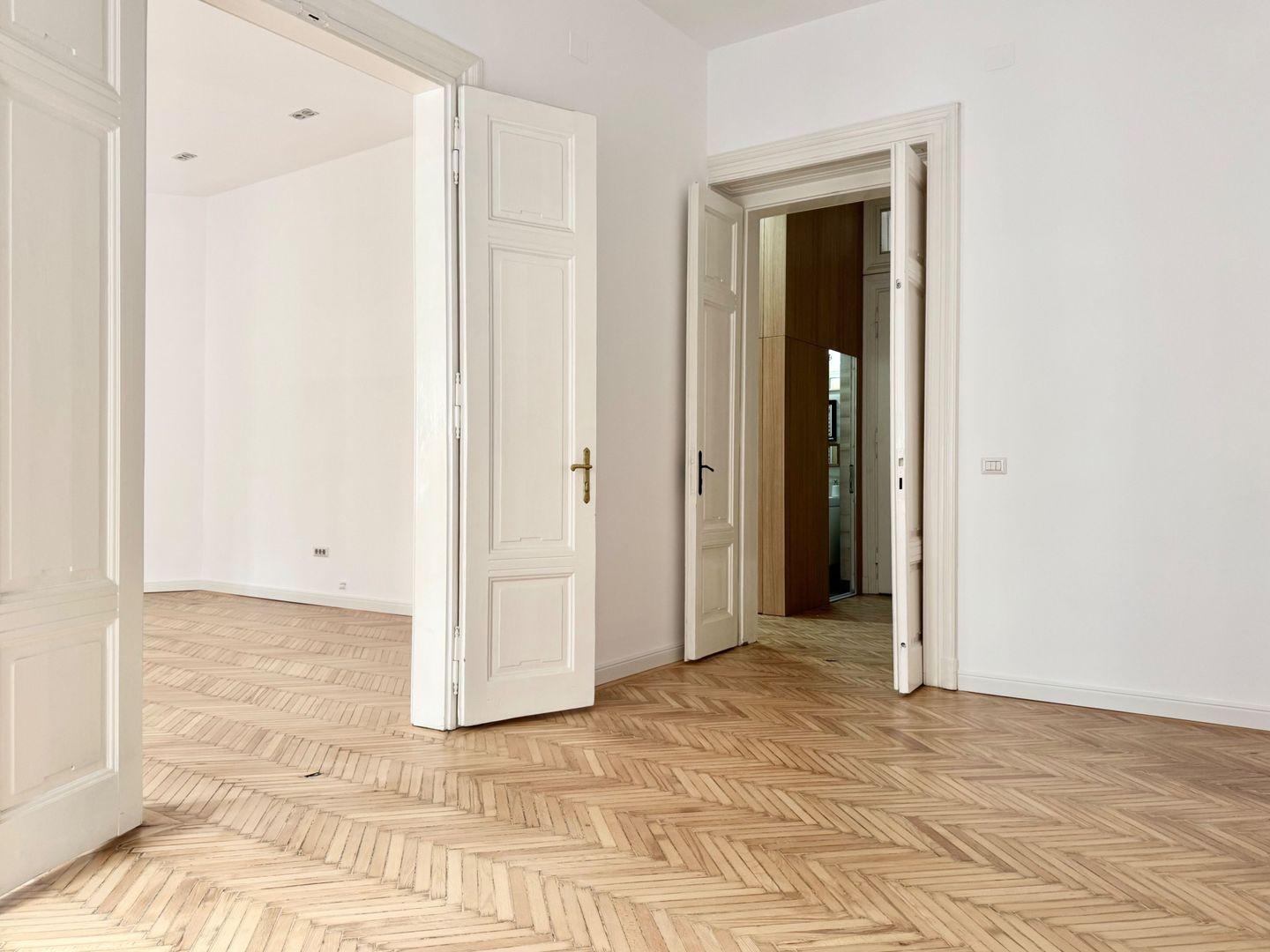 Birouri reprezentative, finisaje moderne, prima închiriere - Poză 8