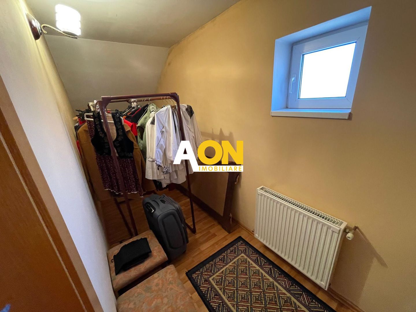 Casă cu 6 camere, teren 912 mp, garaj dublu, în zona Cetate-Schit - Poză 11