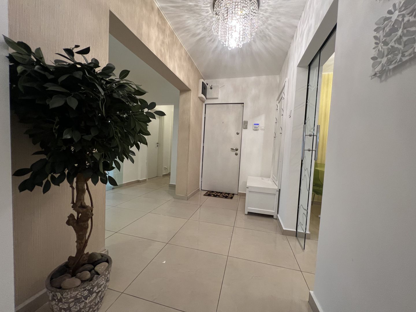 Apartament Lux 4 camere metrou loc parcare - Poză 2