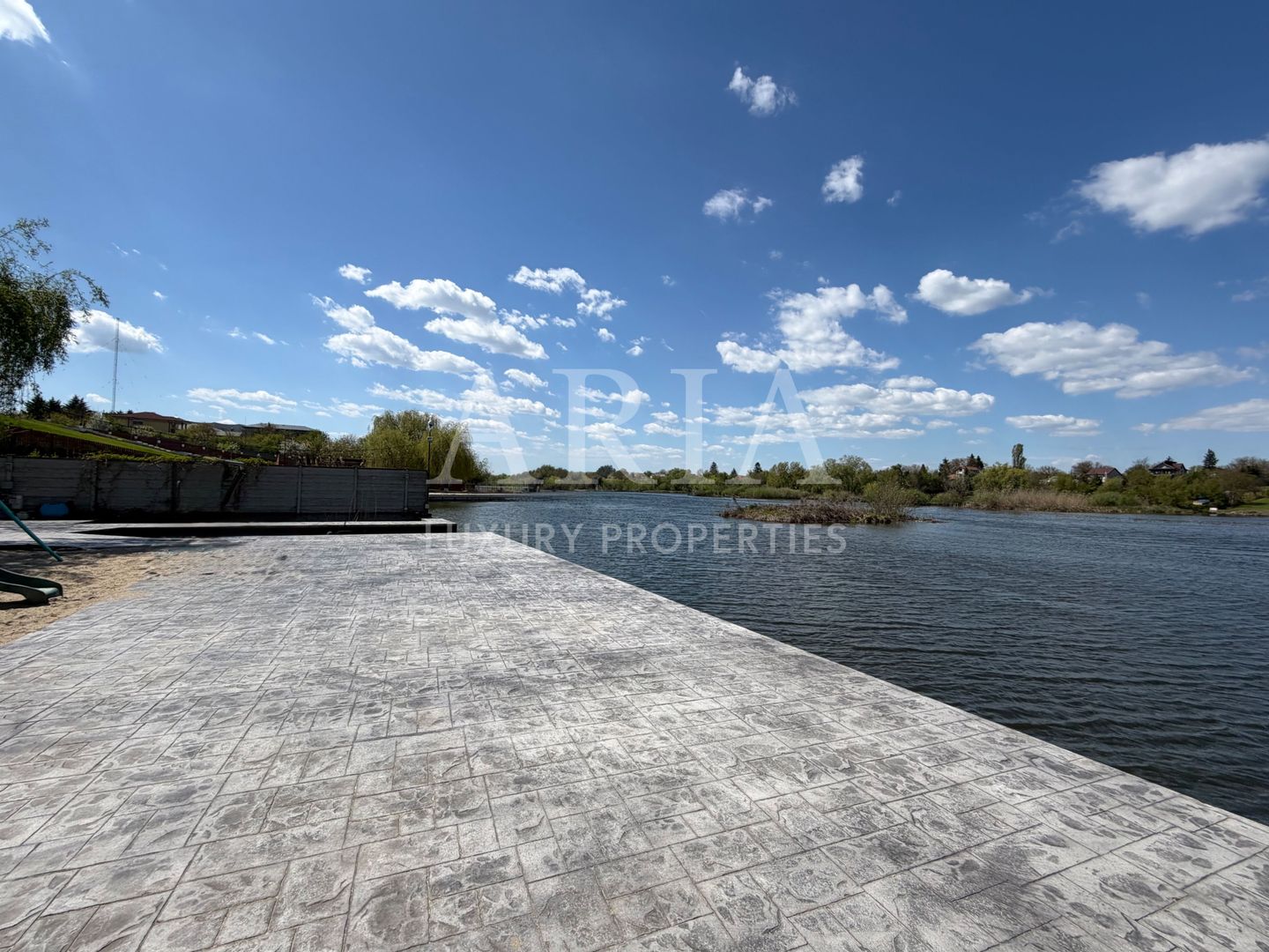 SNAGOV VILA | 36m DESCHIDERE LA LAC | PONTON 250mp | JACUZZI | SPA | BOWLING - Poză 1