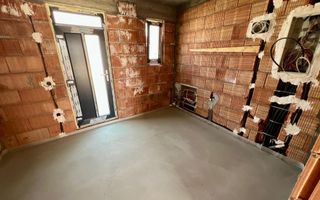 Casă individuală cu garaj , curte generoasă - Poză 8