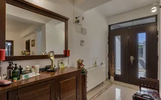 Vilă renovată P+1+M  | Foișor vitrat, grădină și jacuzzi - Poză 29