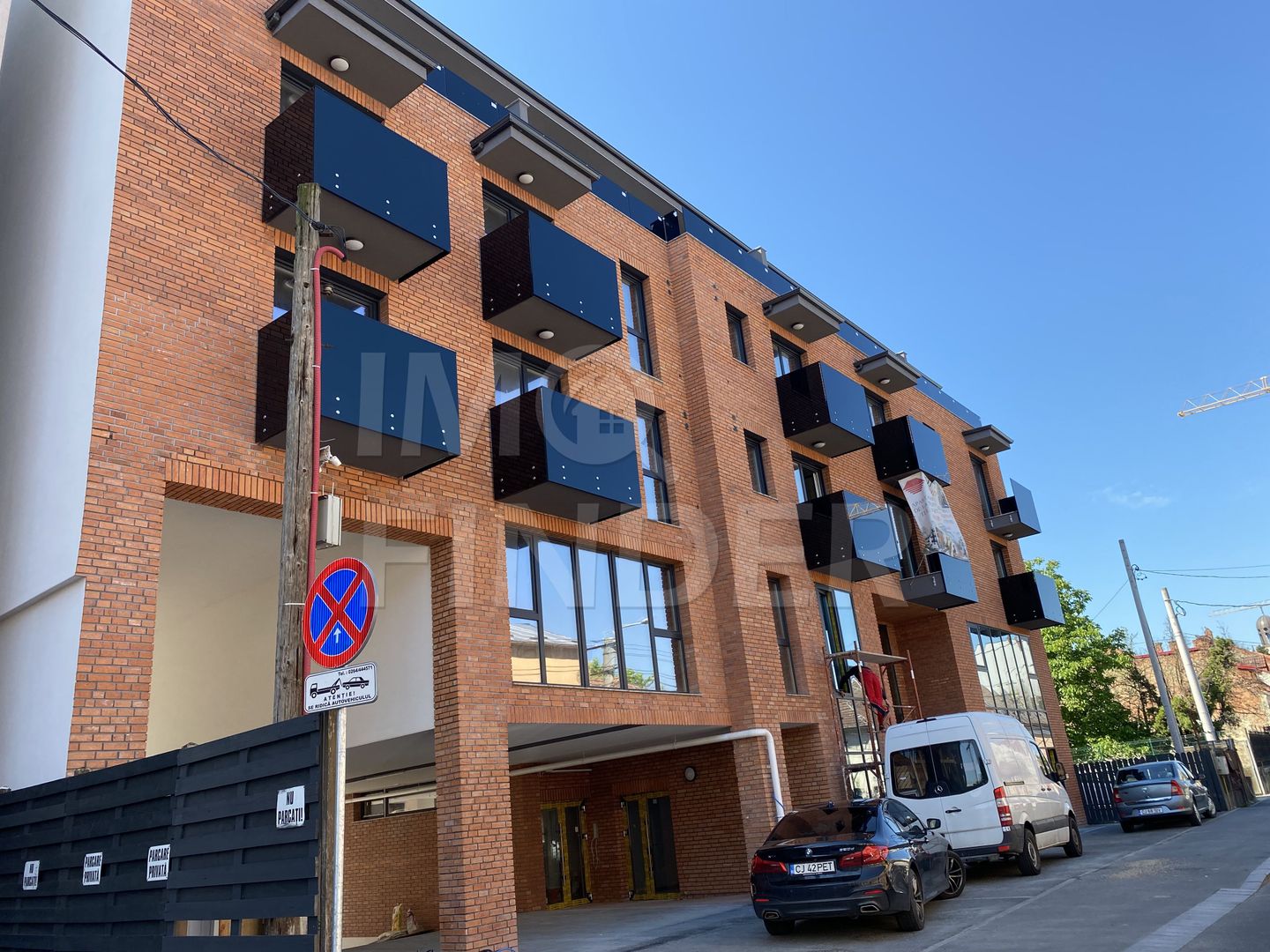 Vanzare spatiu birouri 200 mp, geamuri la strada acces separat, Centru - Poză 1