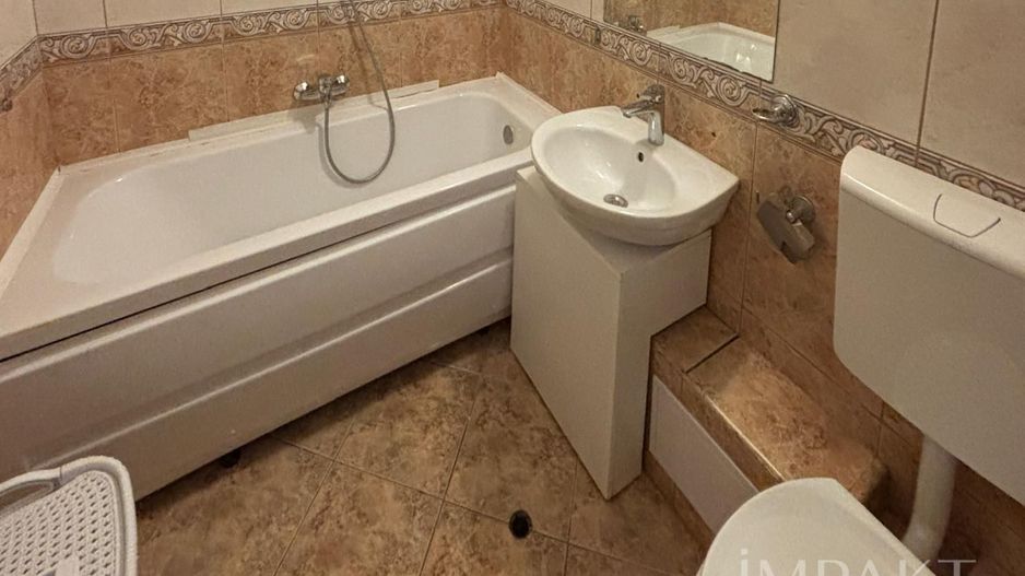 Apartament cu 3 camere, prima închiriere după renovare- zona UMF - Poză 6